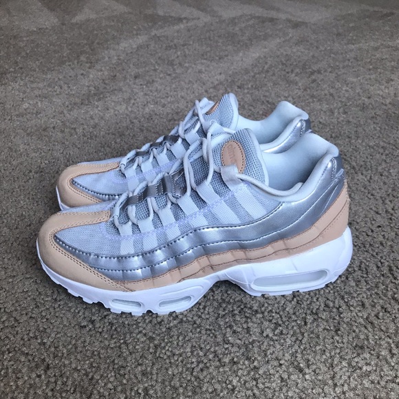 Nike Women’s Air Max 95 Se Trainers Shoes Sz 7.5 - Picture 2 of 8